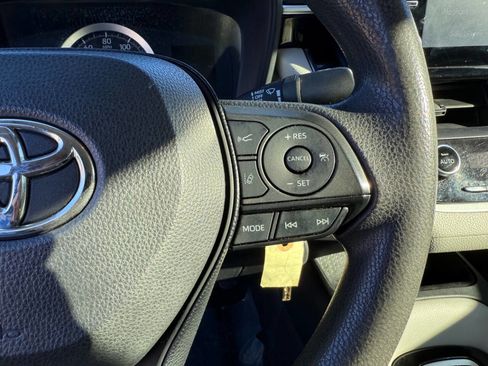 Used 2020 Toyota Corolla LE image 16