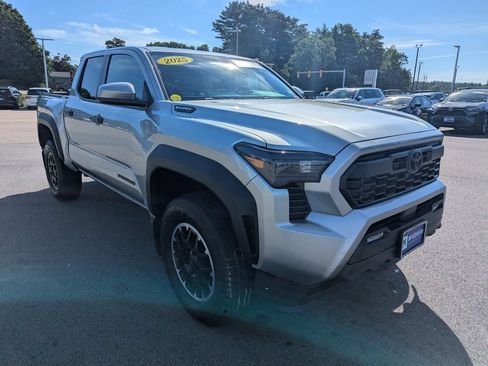 Used 2025 Toyota Tacoma TRD Off-Road AWD/4WD image 8