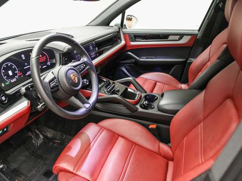 Certified 2024 Porsche Cayenne AWD/4WD image 9