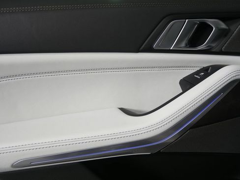 Used 2026 BMW X5 sDrive40i image 13