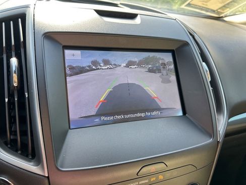 Used 2020 Ford Edge SE FWD image 34