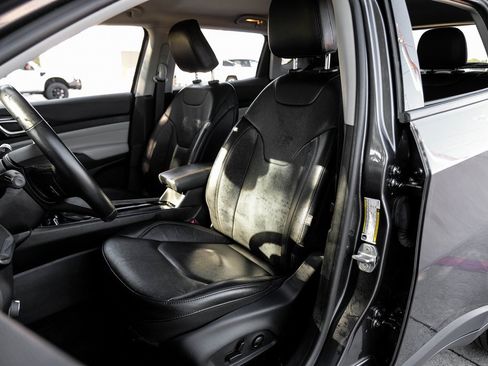 Used 2022 Jeep Compass Limited image 8