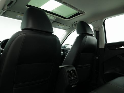 Used 2022 Volkswagen Passat 2.0T SE image 33