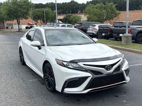 Used 2022 Toyota Camry XSE FWD image 3