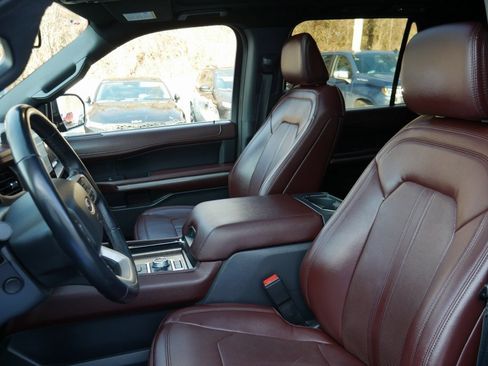 Used 2023 Ford Expedition Limited image 9