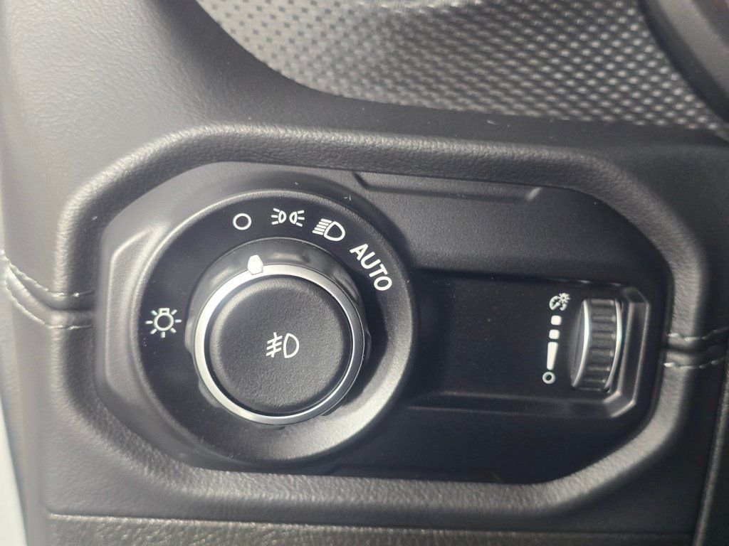 Used 2024 Jeep Wrangler Unlimited Rubicon AWD/4WD image 25