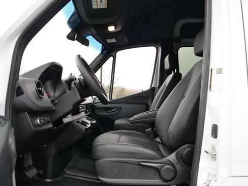 Used 2024 Mercedes-Benz Sprinter 2500 image 27