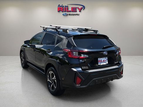 Used 2024 Subaru Crosstrek 2.0i Premium image 3