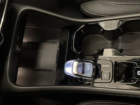 New 2026 Volvo XC40 B5 Ultra w/ Protection Package Premier image 19