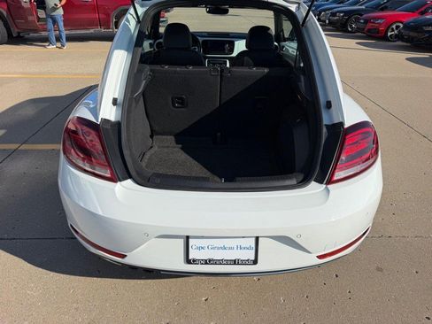 Used 2018 Volkswagen Beetle 2.0T SE FWD image 4
