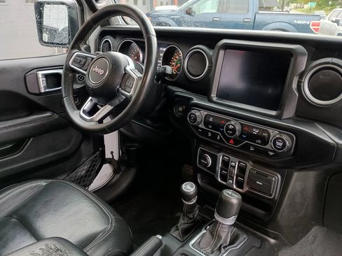 Used 2020 Jeep Wrangler Unlimited Sahara AWD/4WD image 13
