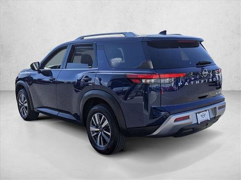 Used 2025 Nissan Pathfinder SL image 8