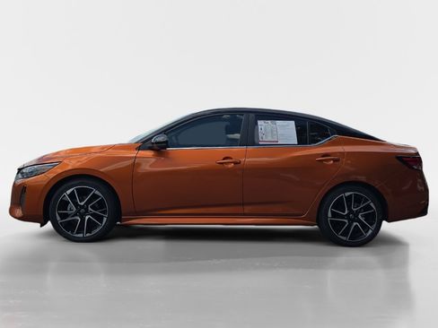 Used 2024 Nissan Sentra SR w/ SR Premium Package image 2