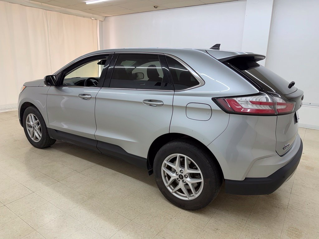 Used 2024 Ford Edge SEL w/ Convenience Package AWD/4WD image 3