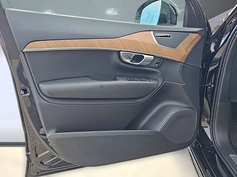 New 2024 Volvo XC90 T8 Plus w/ Protection Package Premier image 31