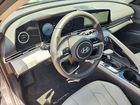 New 2025 Hyundai Elantra Limited image 9