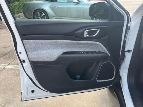 Used 2022 Jeep Compass Latitude image 27