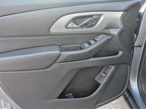 Used 2019 Chevrolet Traverse LT image 14
