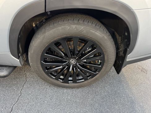 Certified 2024 Toyota Highlander XSE image 29