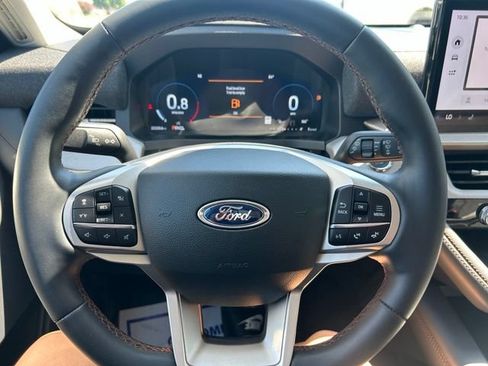 Used 2025 Ford Explorer Active AWD/4WD image 18