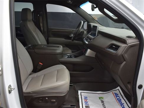 Used 2022 Chevrolet Suburban Z71 w/ Luxury Package image 27