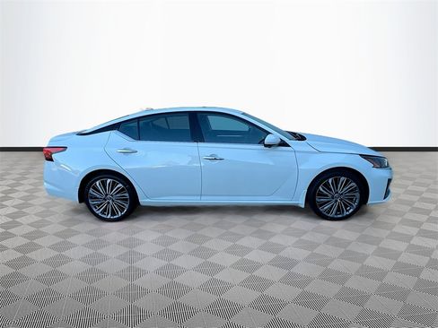 New 2025 Nissan Altima 2.5 SL image 8