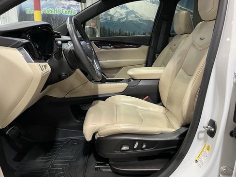 Used 2017 Cadillac XT5 Luxury w/ Driver Awareness Package image 10