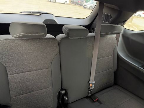 Used 2025 Chevrolet Traverse LT image 38