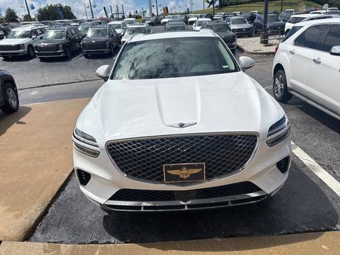 Used 2025 Genesis GV70 2.5T w/ Select Package AWD/4WD image 2