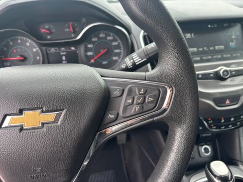 Used 2018 Chevrolet Cruze LT w/ Convenience Package FWD image 13