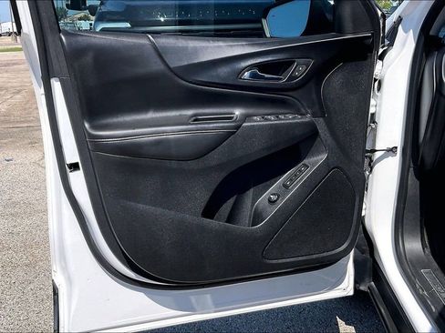 Used 2018 Chevrolet Equinox Premier FWD image 17