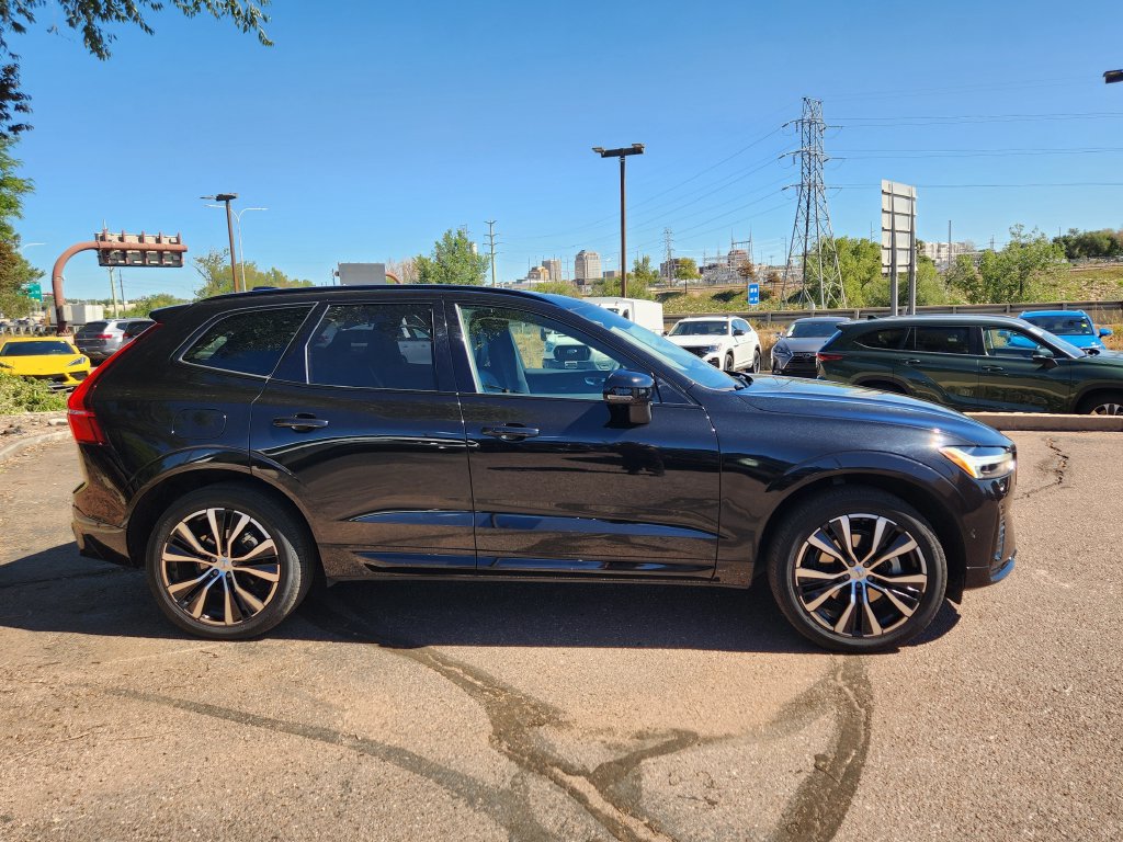 Used 2025 Volvo XC60 B5 Plus AWD/4WD image 24