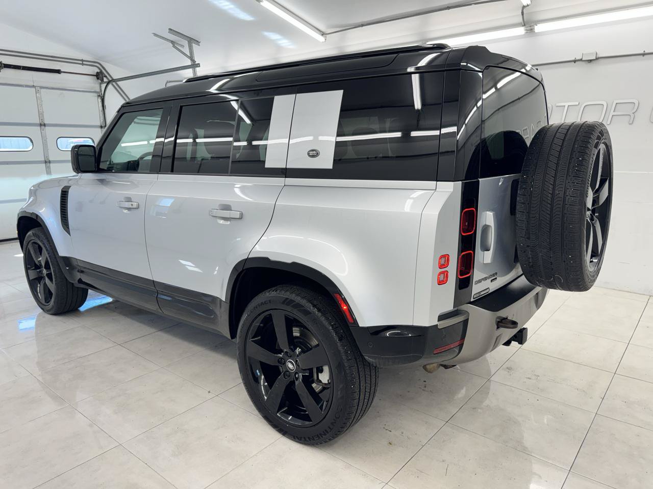 Used 2023 Land Rover Defender 110 X-Dynamic SE AWD/4WD image 8