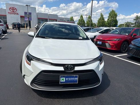 Used 2023 Toyota Corolla LE w/ Carpet Mat Package (TMS) FWD image 2