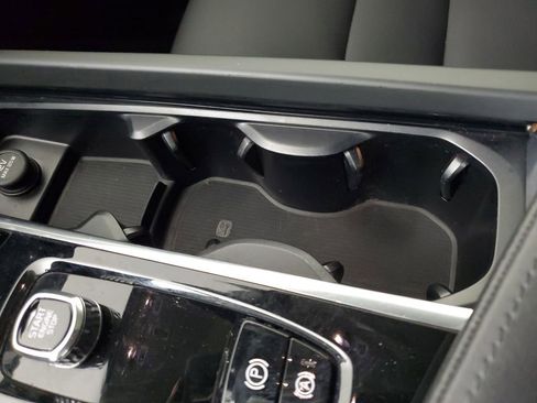 Used 2023 Volvo XC60 B5 Plus w/ Climate Package image 33