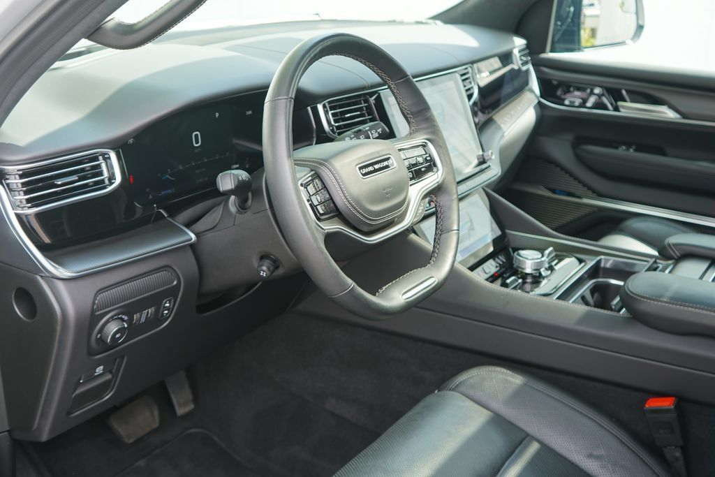 Used 2025 Jeep Grand Wagoneer L Series II Obsidian w/ Quick Order Packagew 28T AWD/4WD image 13