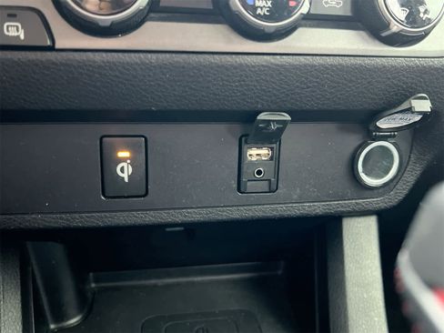 Used 2017 Toyota Tacoma TRD Off-Road image 31