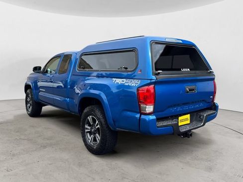 Used 2017 Toyota Tacoma TRD Sport w/ Tow Package AWD/4WD image 7