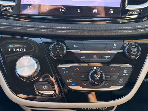 Used 2022 Chrysler Pacifica Touring-L image 33