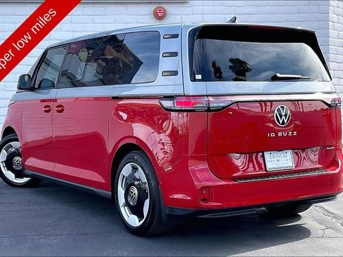 Used 2025 Volkswagen ID. Buzz Pro S Plus AWD/4WD image 10