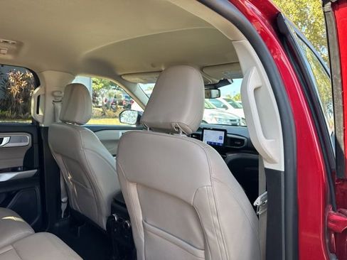 Used 2023 Ford Explorer Limited image 16