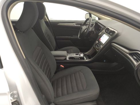Used 2019 Ford Fusion SE FWD image 21