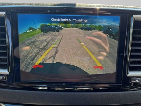 Used 2024 Chrysler Pacifica Touring-L FWD image 26