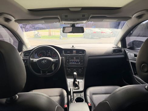 Used 2021 Volkswagen Golf 4-Door FWD image 24