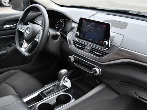 Used 2024 Nissan Altima 2.5 SV image 39