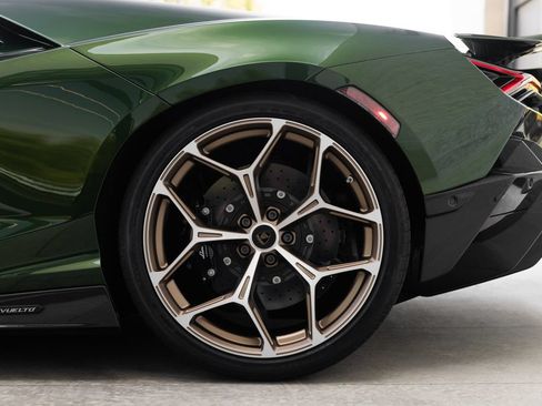 Used 2026 Lamborghini Revuelto AWD/4WD image 8