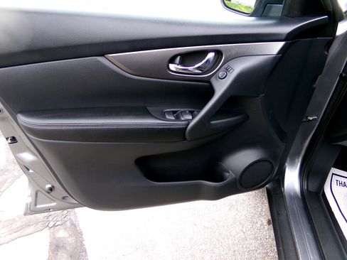 Used 2015 Nissan Rogue SV image 12