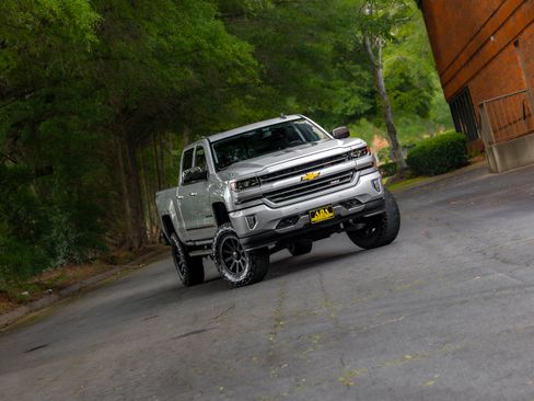 Used 2018 Chevrolet Silverado 1500 LTZ Z71 w/ LTZ Plus Package AWD/4WD image 21