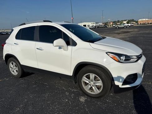 Used 2020 Chevrolet Trax LT w/ Driver Confidence Package FWD image 3