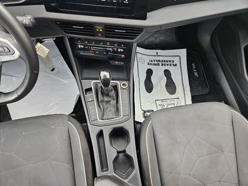 Used 2025 Volkswagen Jetta Sport FWD image 21